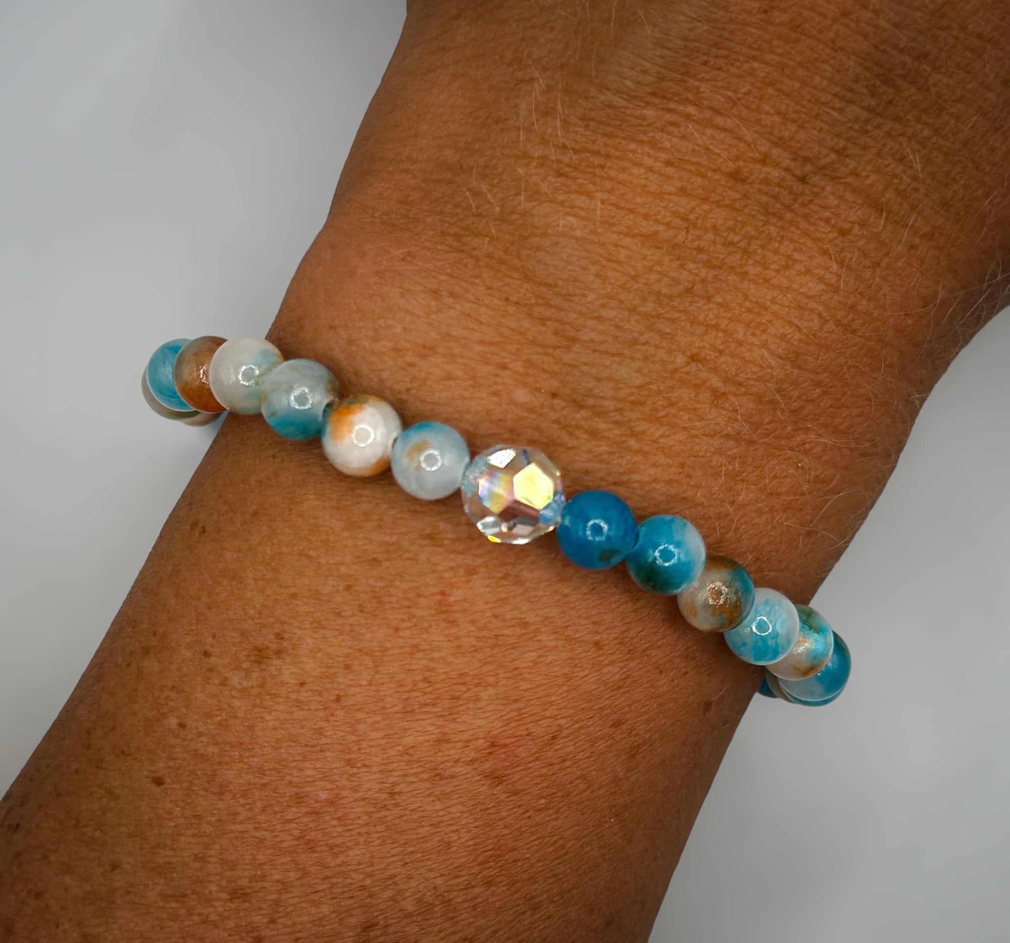 Blaues Armband aus Natursteinperlen mit Swarovski-Kristall