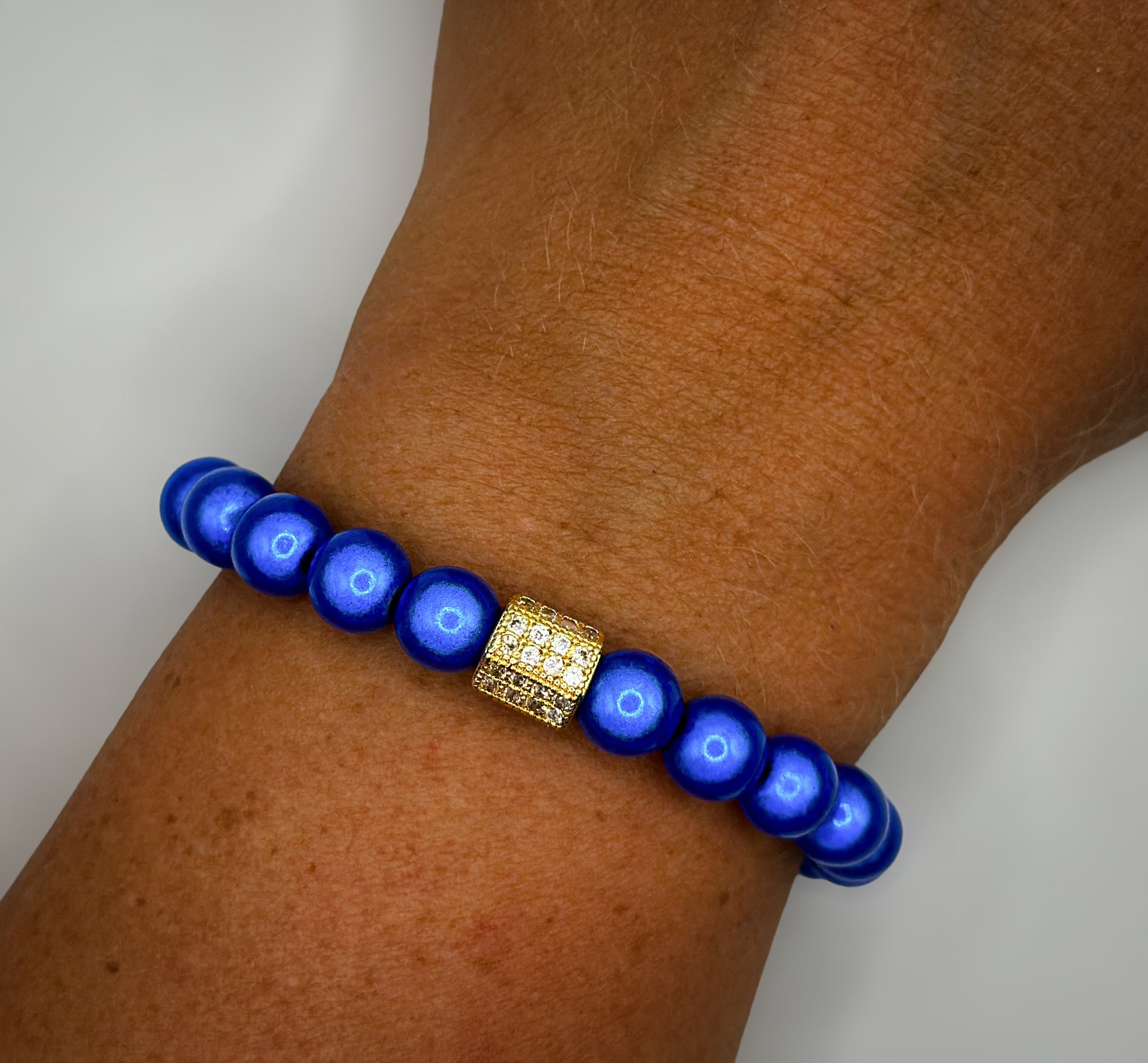 Armband aus blauen Miracleperlen und hochwertiger Strassperle