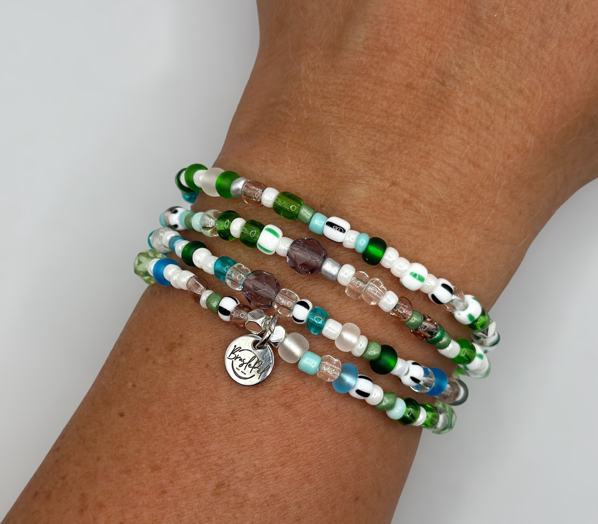 Buntes Wickelarmband aus Preciosa-Rocailles