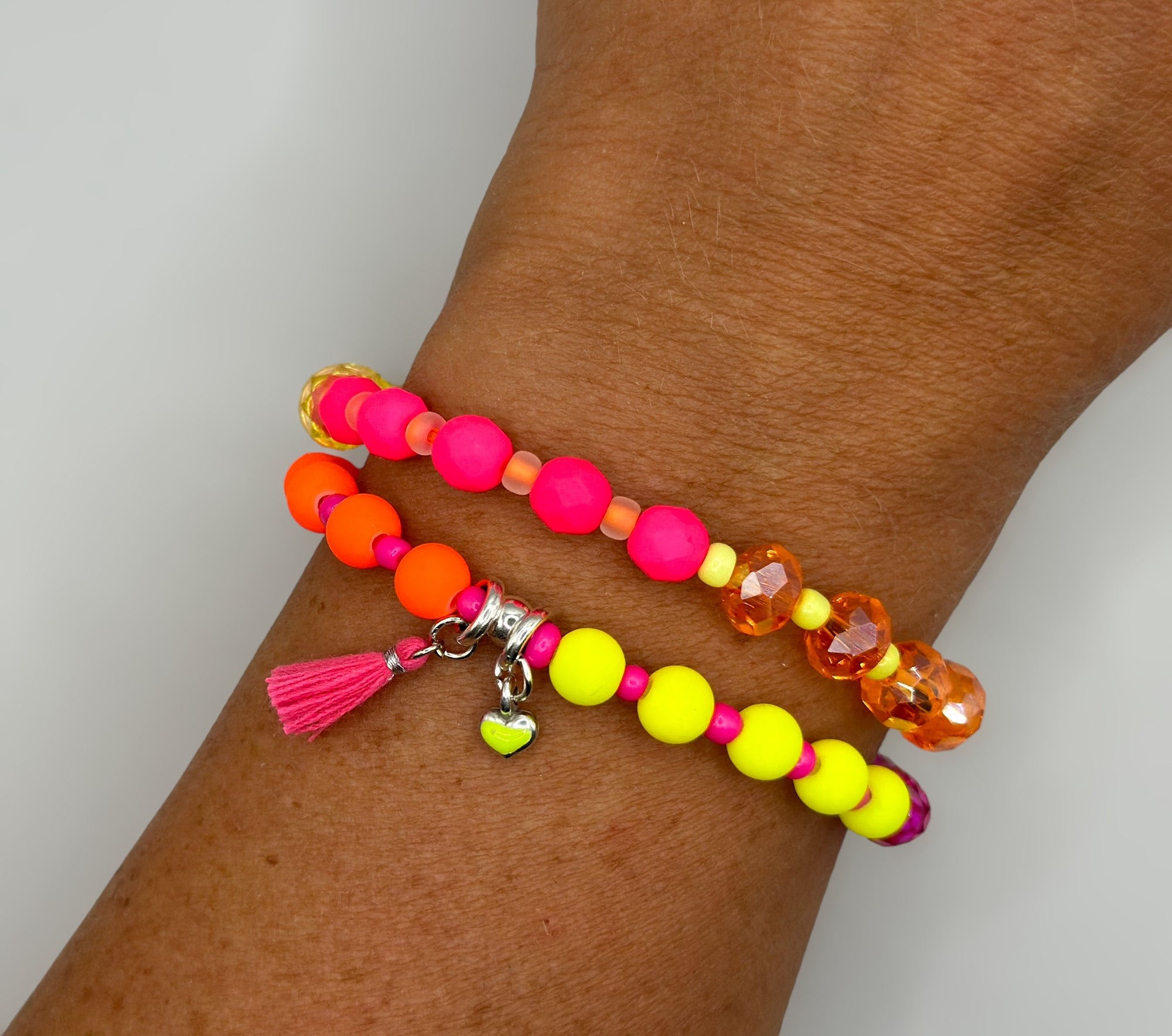 Buntes Neon-Wickelarmband für Damen aus Glasperlen und Glasfacettperlen