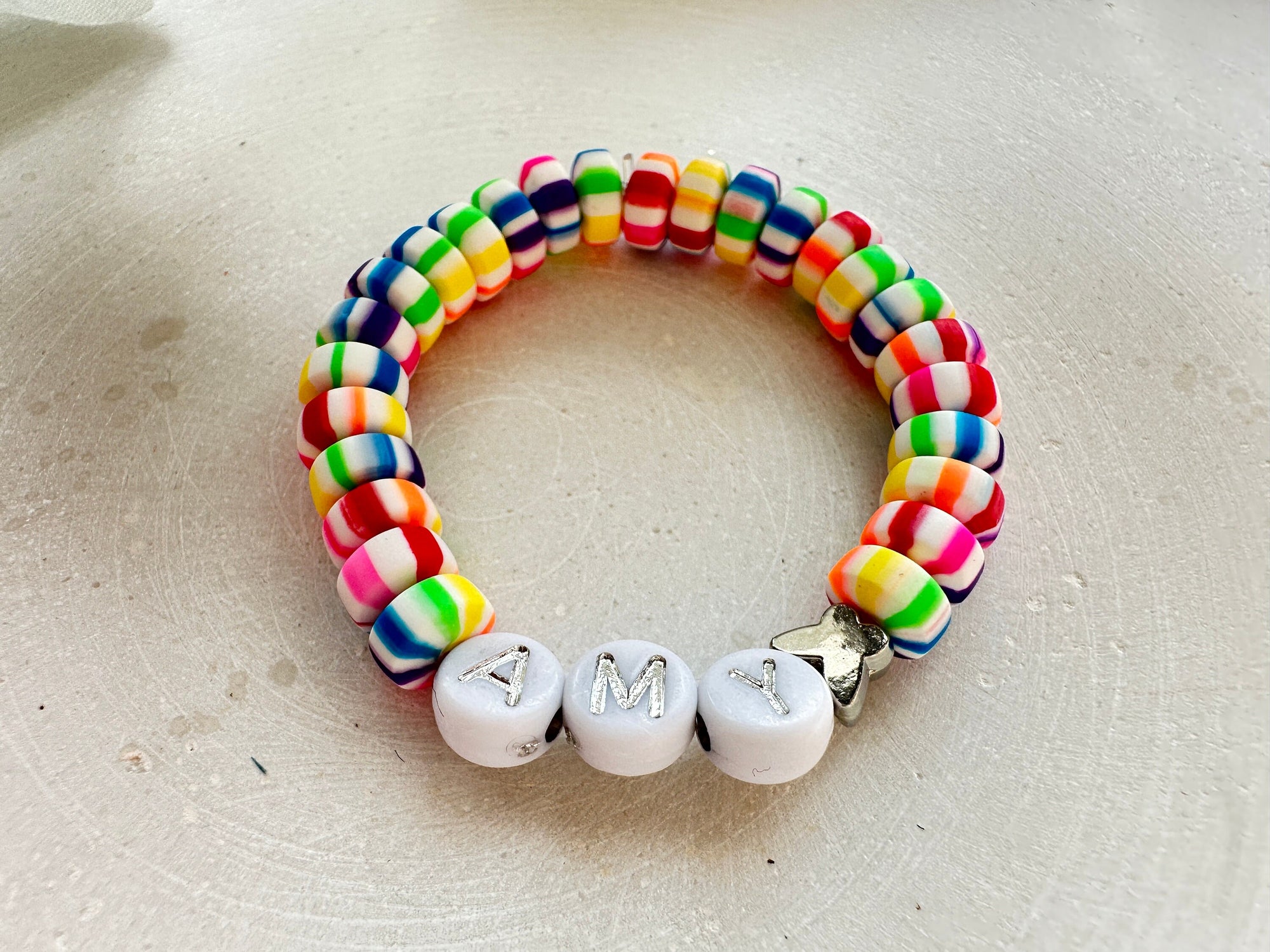 Armband personalisiert für Baby Kind mit Name Initialen Buchstaben