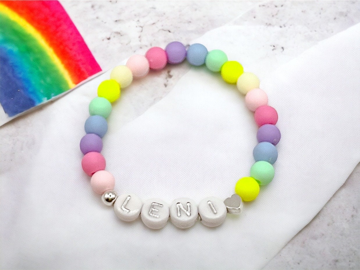 Armband Regenbogen personalisiert für Baby Kind mit Name Initialen Buchstaben