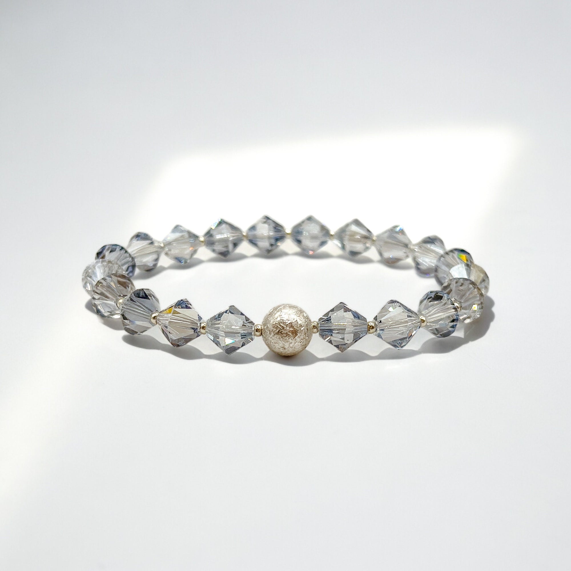 Armband aus Swarovski-Kristallperlen und 925-er Sterlingsilberkugel