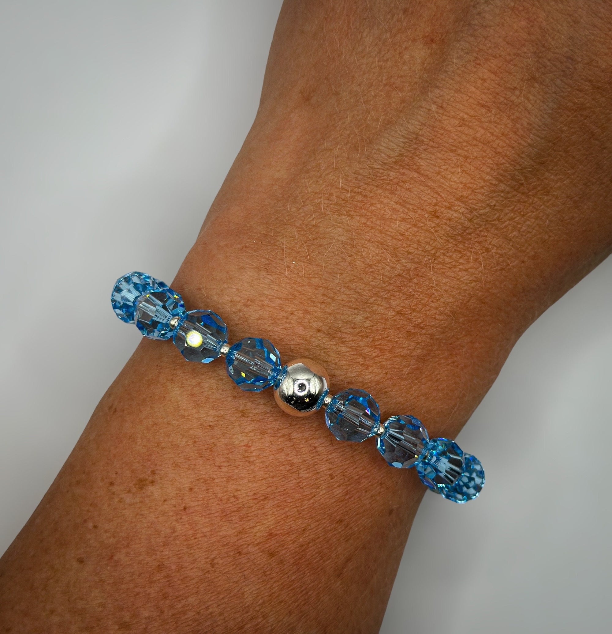 Armband aus blauen Swarovski-Kristallen und 925-er Silberperle