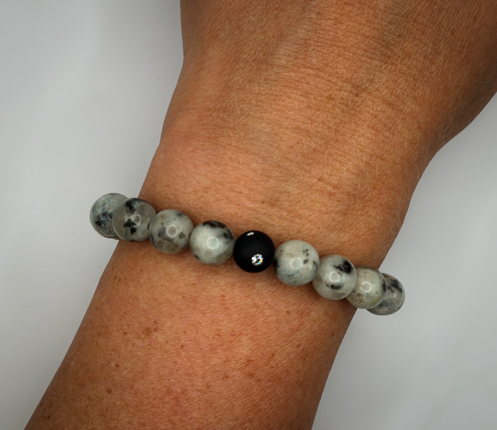 Armband aus Quarzperlen und Polaris Perle mit Swarovski-Kristallen