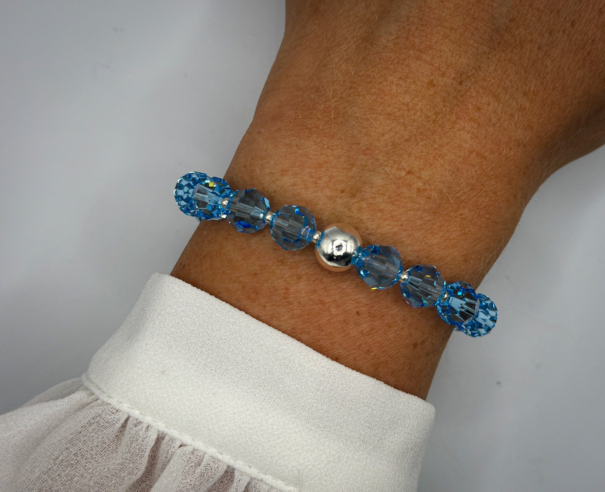 Armband aus blauen Swarovski-Kristallen und 925-er Silberperle