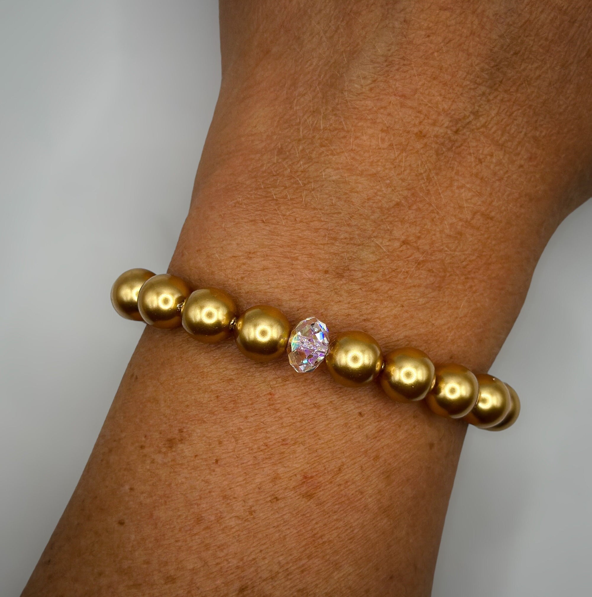 Armband aus goldenen Swarovski-Perlen und Swarovski-Kristall