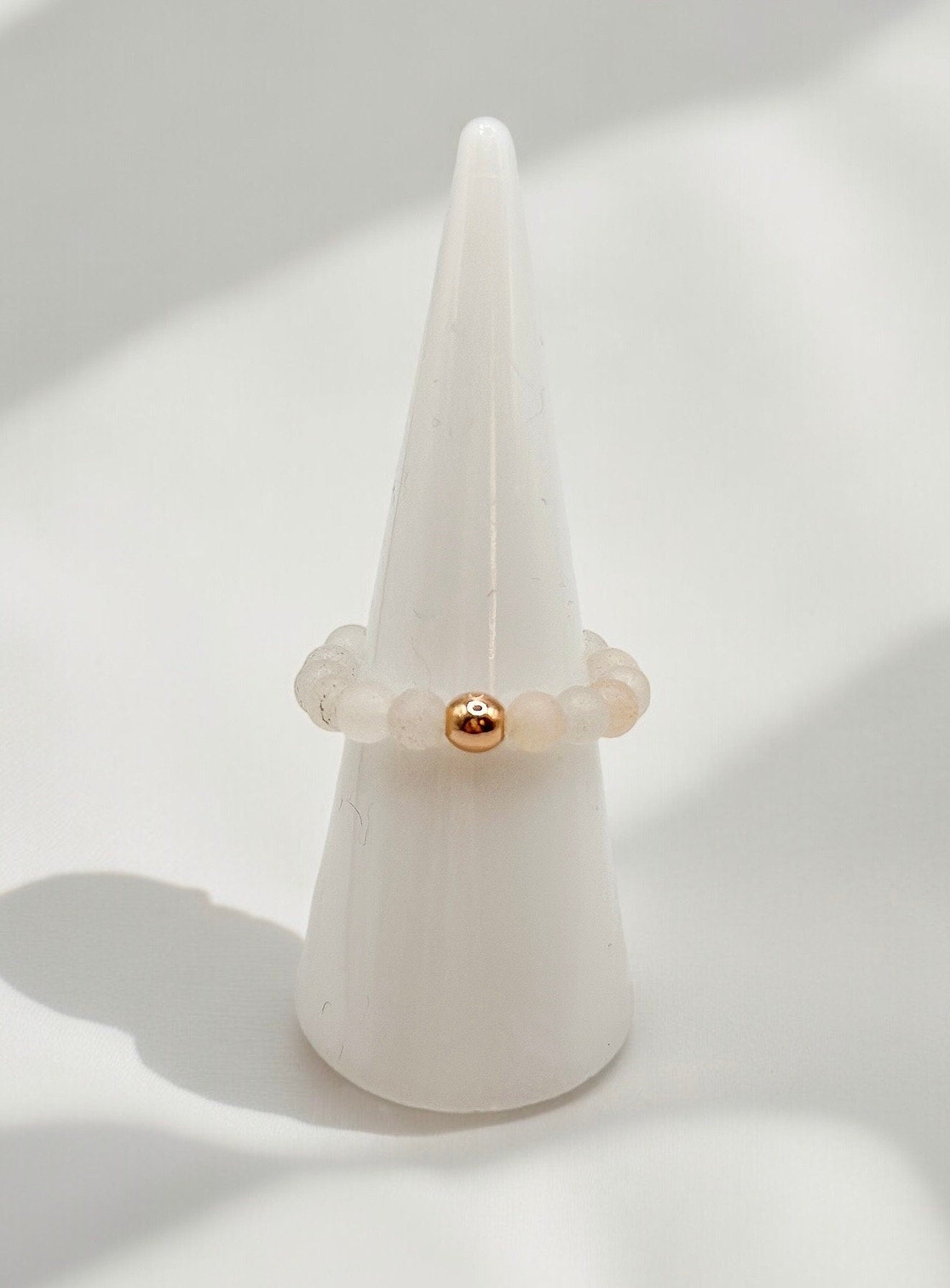 Ring für Damen aus Quarz-Perlen und Hämatitperle in Roségold | Sommerschmuck aus Edelsteinen | Ring Geschenk Freundin