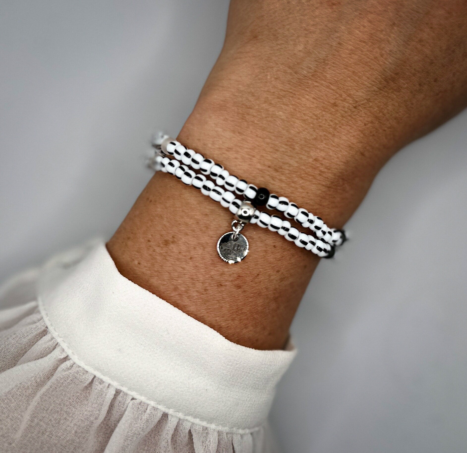 Wickelarmband für Damen aus gestreiften Preciosa-Rocailles | Handgemachter Schmuck für den Sommer | Armband Geschenk Freundin