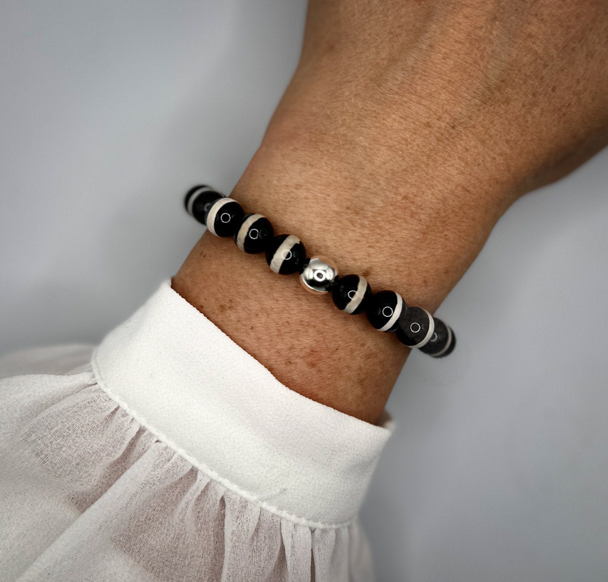 Armband aus Tibet-Achat Perlen und 925-er Silberkugel