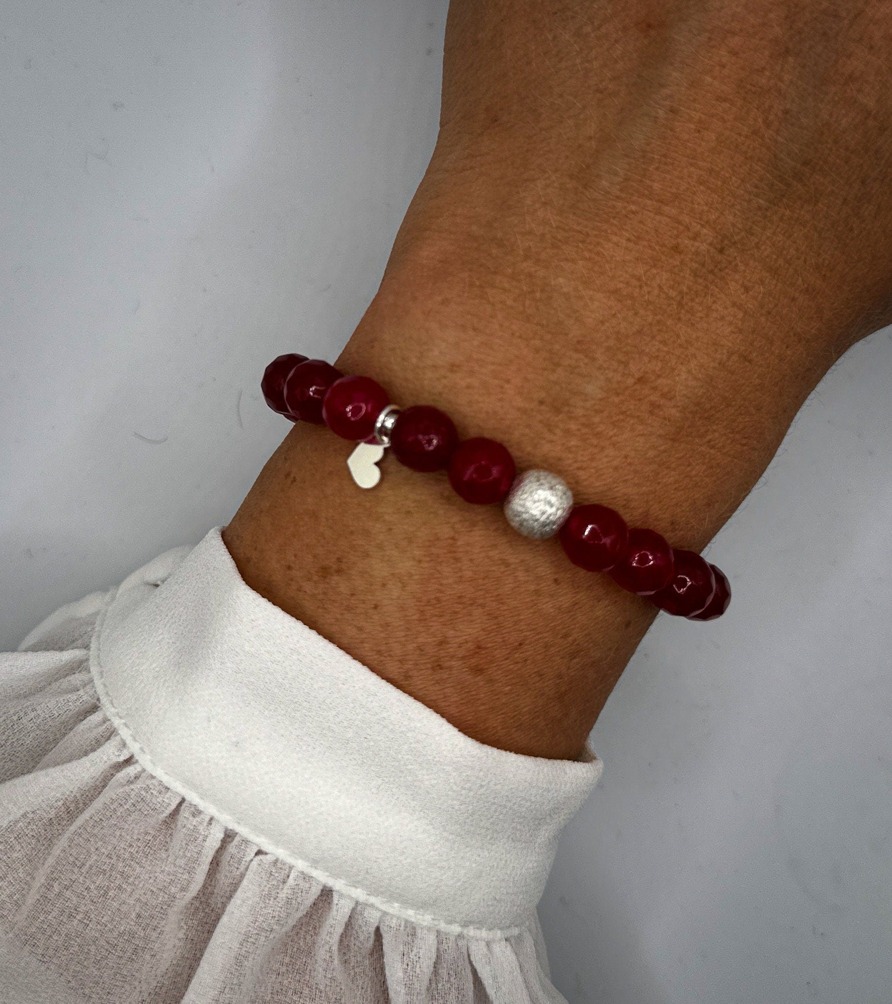 Armband aus facettierten Jadeperlen mit 925-er Sterlingsilber